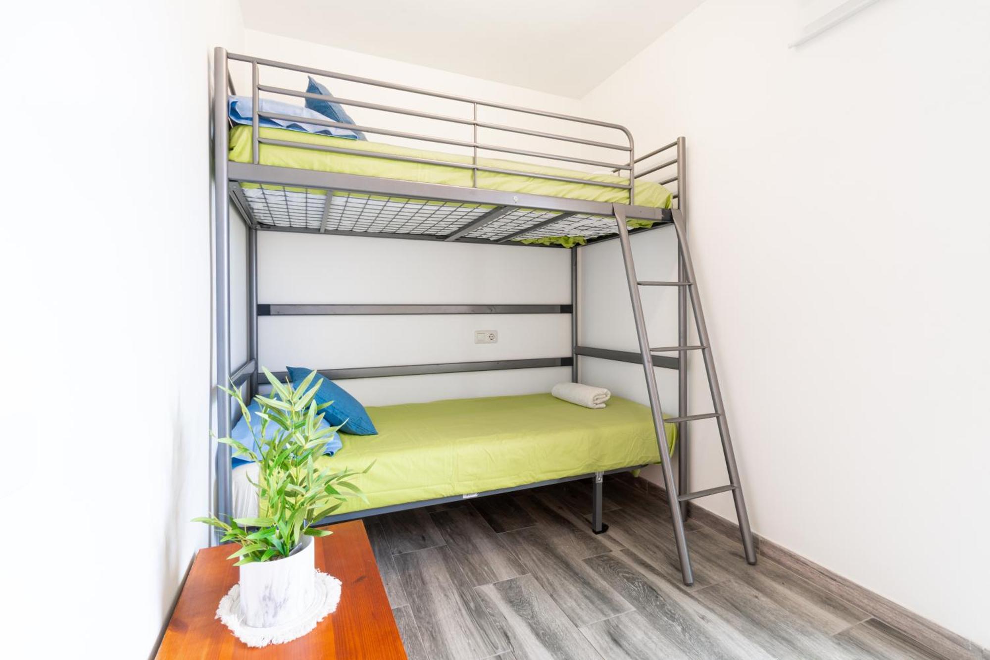 Penthouse - Sea Views & 5min To - Fast Wifi - Ac Apartment
